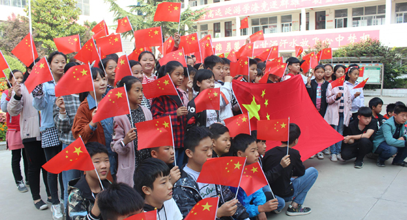 鄲城縣社會(huì)各界開(kāi)展“中國(guó)紅慶國(guó)慶”慶?；顒?dòng)