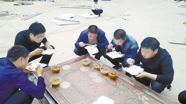 為了“創(chuàng)衛(wèi)”，他們蠻拼的