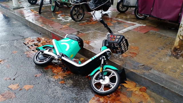 請(qǐng)把車(chē)子放好吧！